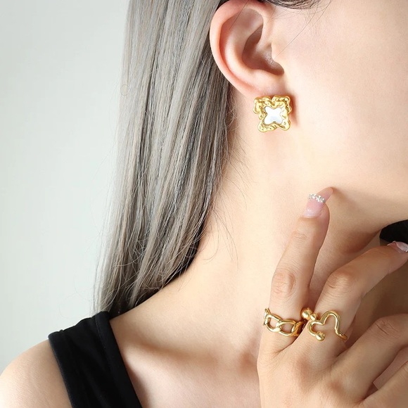 24K Gold Vintage Inspired Earrings*Mother Of Pearl EarringsWaterproof*Sweatproof - Picture 3 of 5